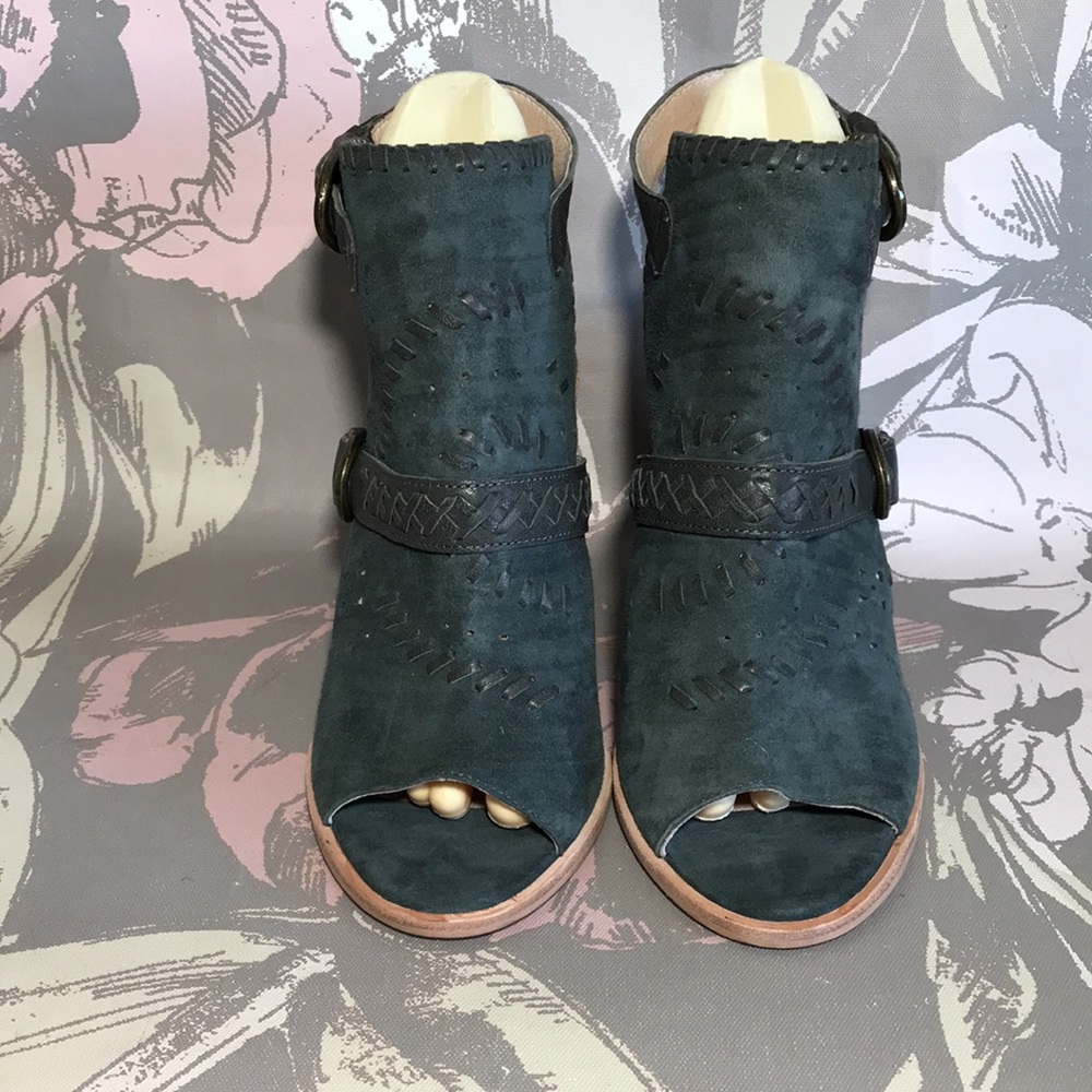 Anthropologie GeeWaWa Brand Bangle Dark Green Suede Open Toe Booties Shoes SZ 8